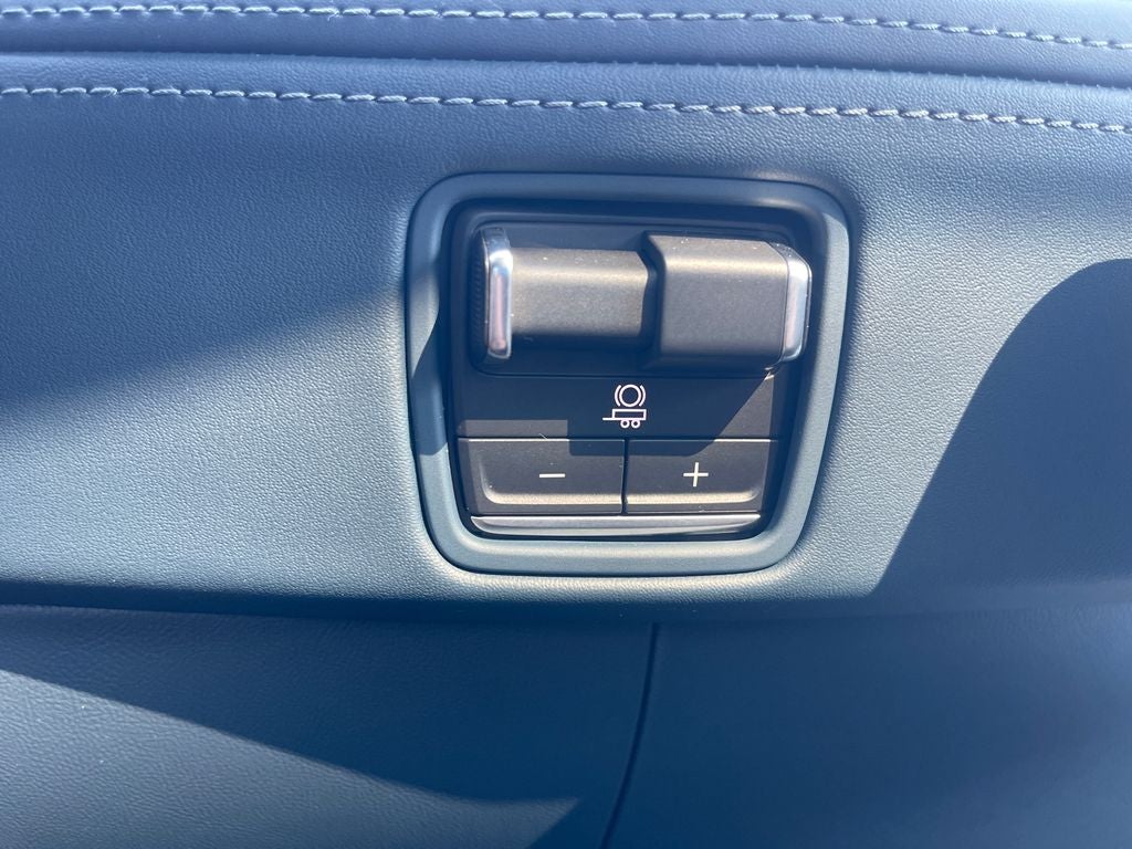 2025 Cadillac ESCALADE IQ Luxury 2