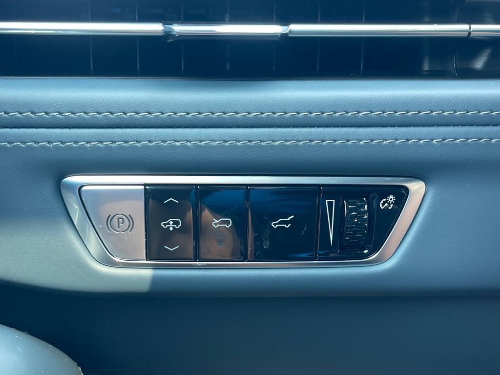 2025 Cadillac ESCALADE IQ Luxury 2