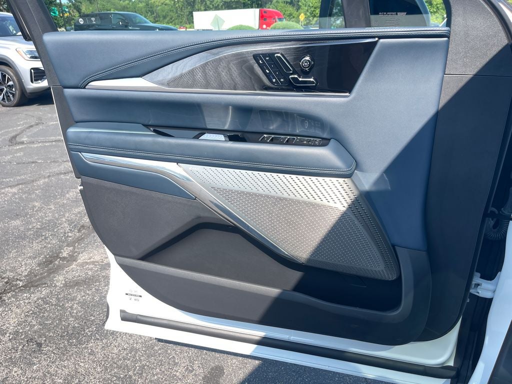 2025 Cadillac ESCALADE IQ Luxury 2