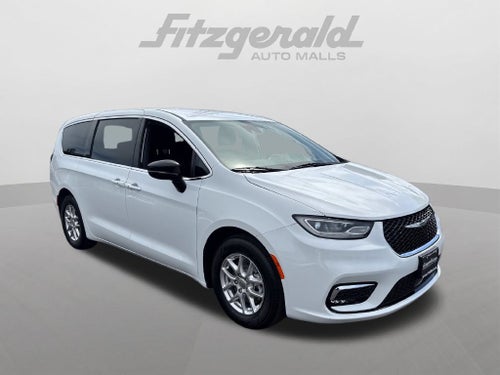 2024 Chrysler Pacifica Touring