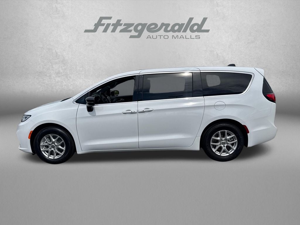 2024 Chrysler Pacifica Touring