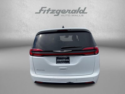 2024 Chrysler Pacifica Touring