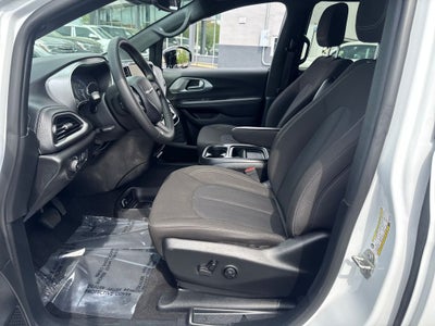 2024 Chrysler Pacifica Touring