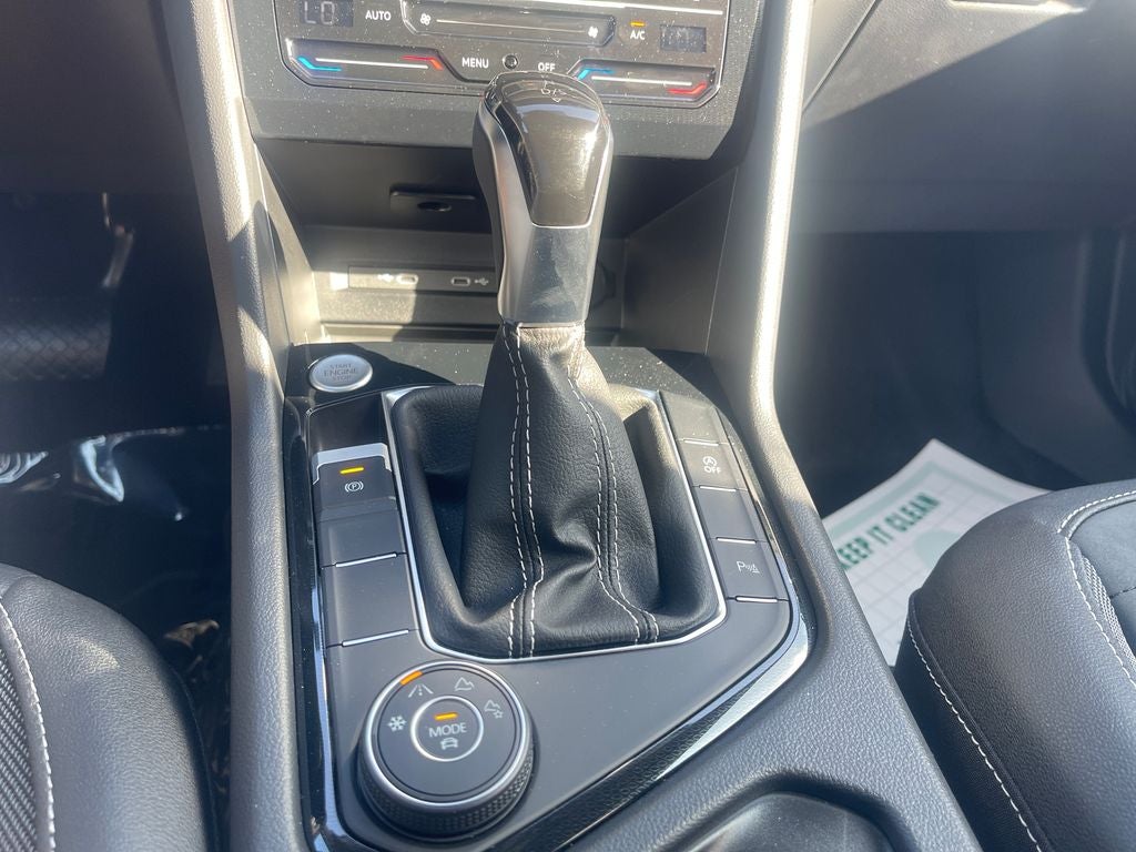 2026 Volkswagen Taos 1.5T SE Black