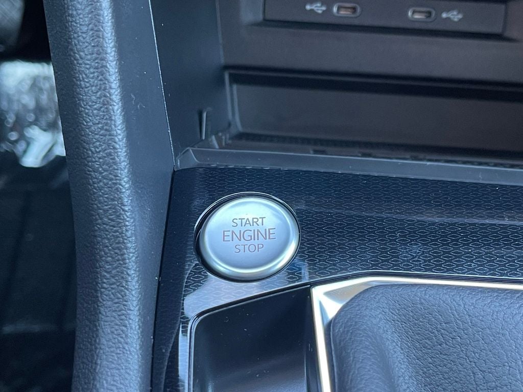 2026 Volkswagen Taos 1.5T SE Black