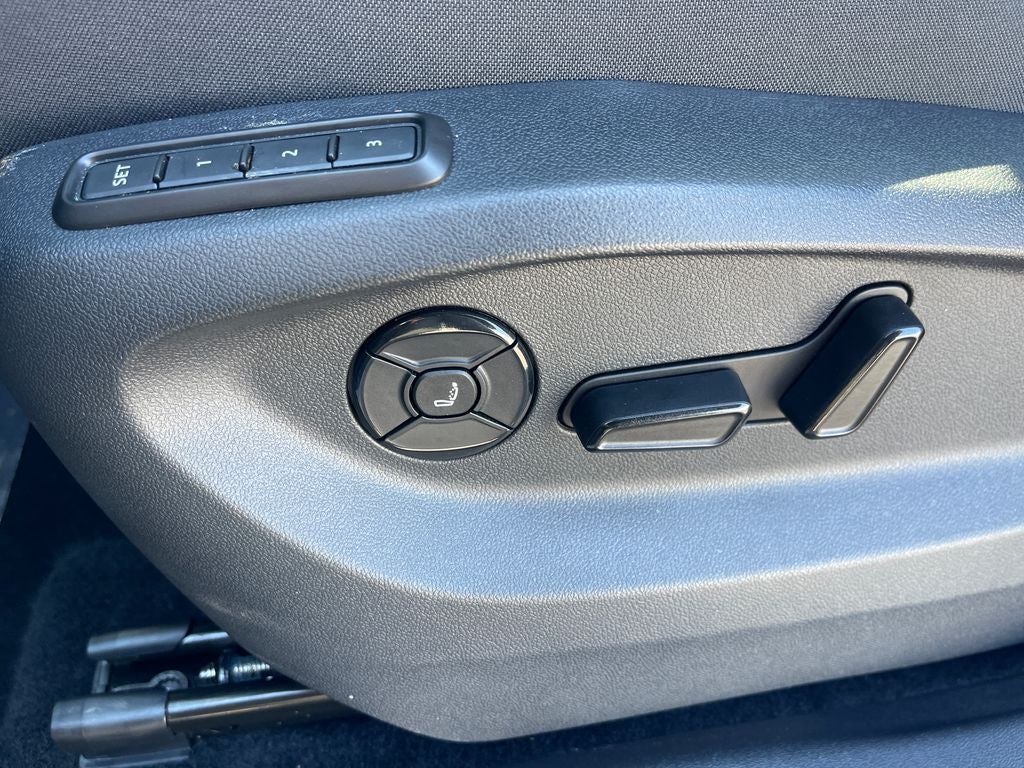 2025 Volkswagen Tiguan 2.0T SEL R-Line