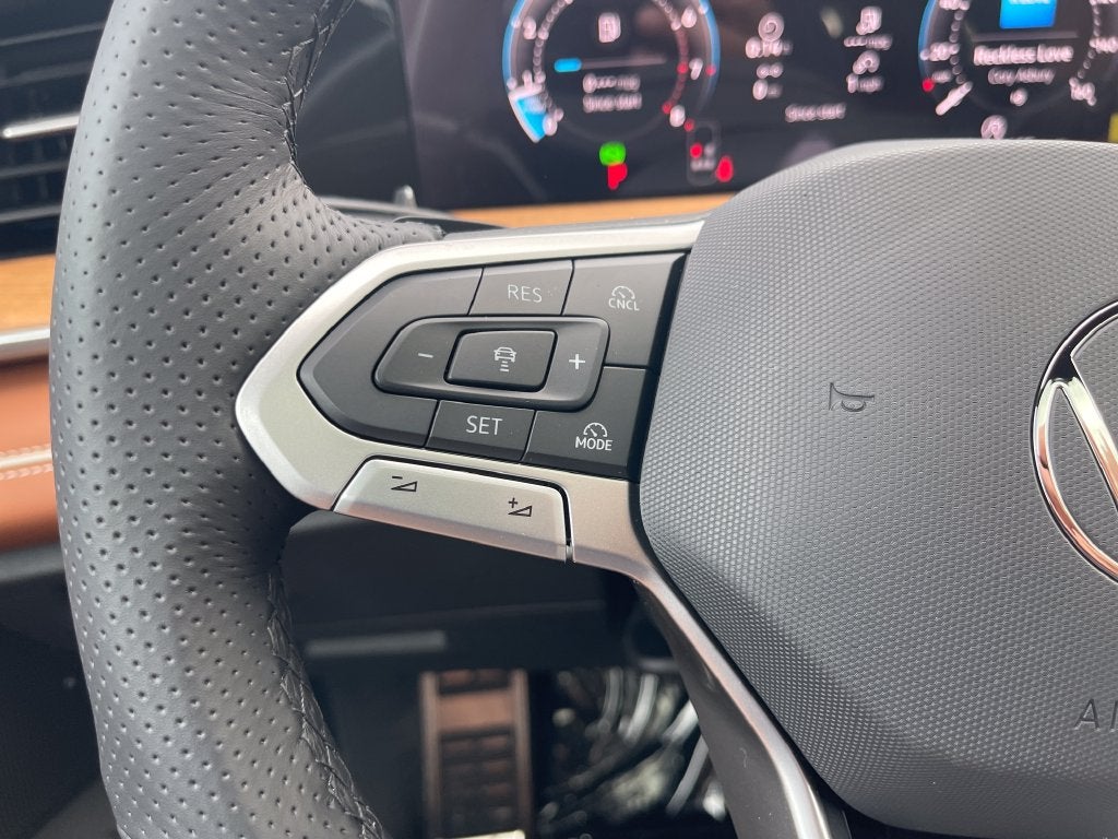 2026 Volkswagen Tiguan 2.0T SEL R-Line