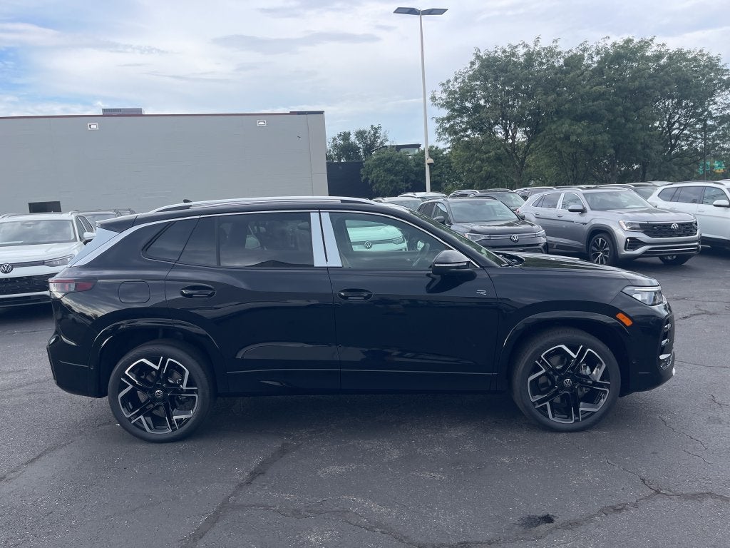 2026 Volkswagen Tiguan 2.0T SEL R-Line