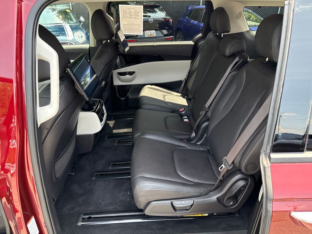 2024 Kia Carnival SX