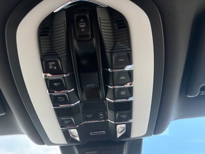 2025 Porsche Macan AWD