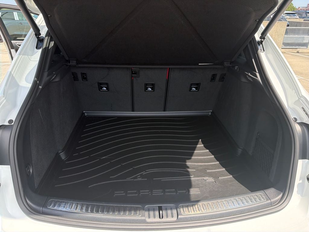 2025 Porsche Macan AWD