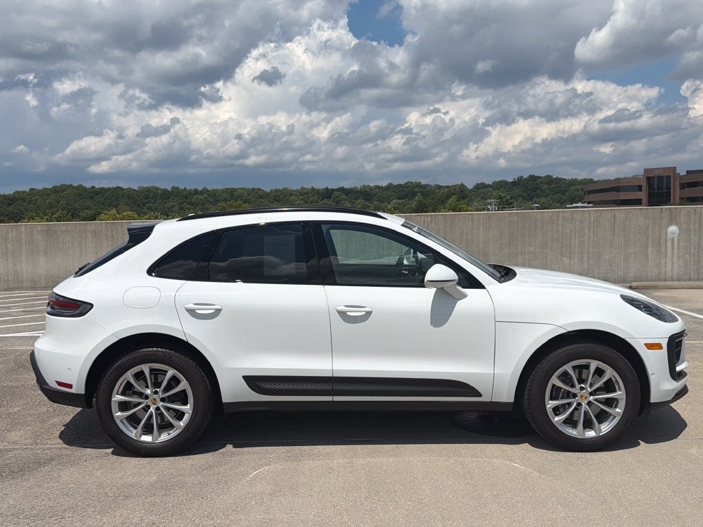 2025 Porsche Macan AWD