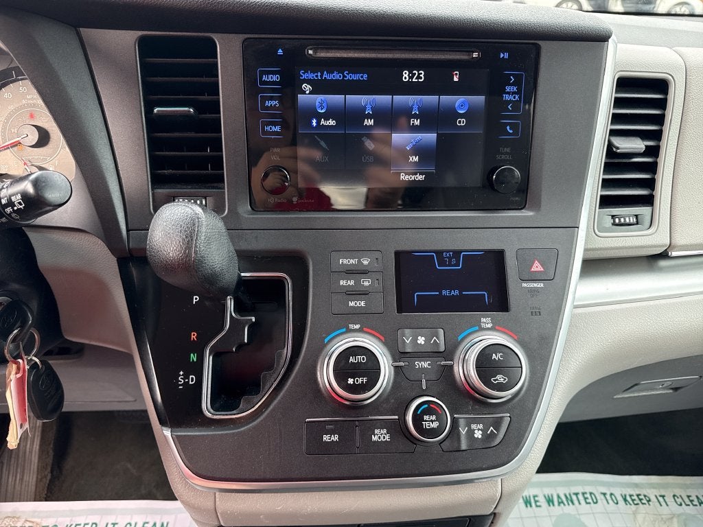 2015 Toyota Sienna LE 7 Passenger
