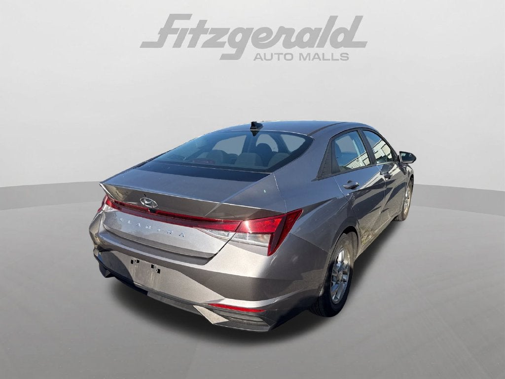 2023 Hyundai Elantra SE