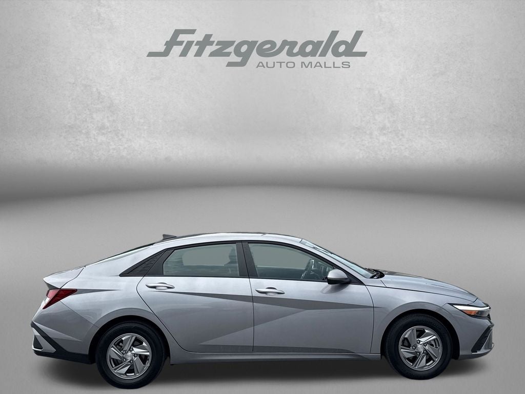 2025 Hyundai Elantra SE