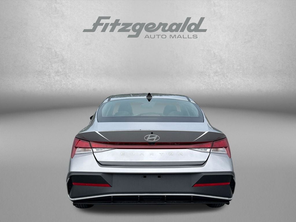 2025 Hyundai Elantra SE