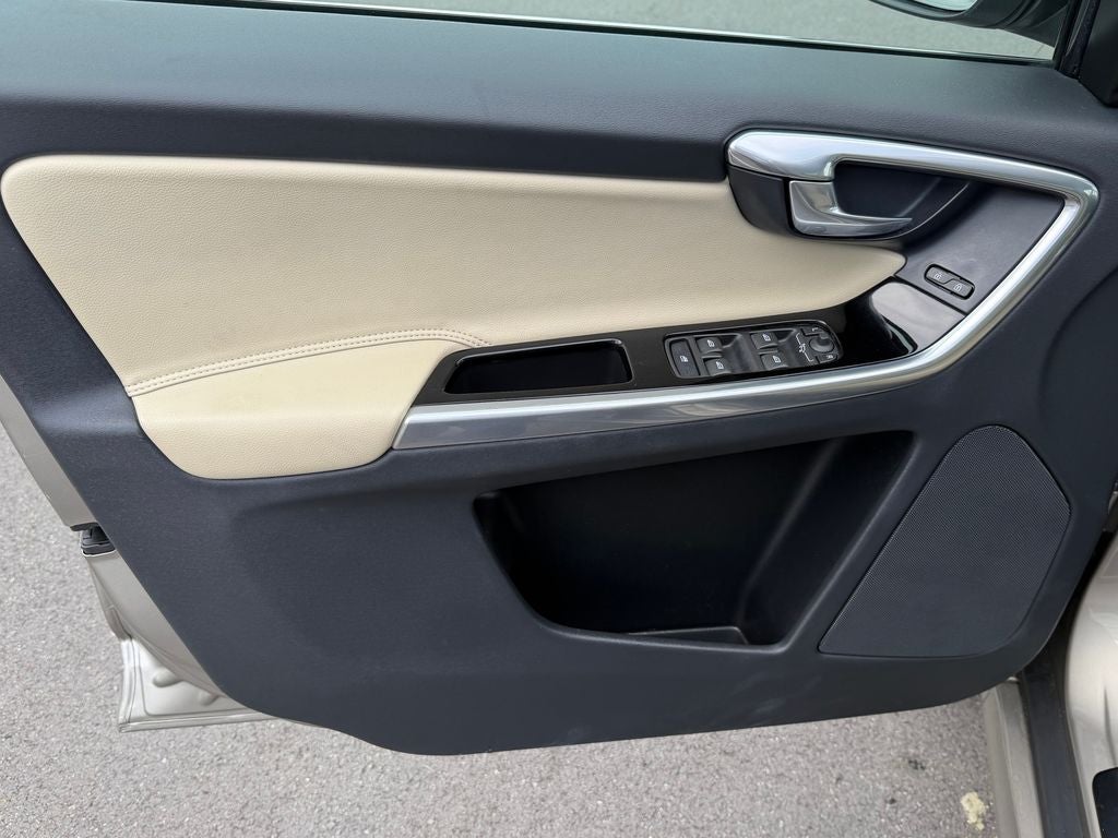 2016 Volvo XC60 T5 Platinum