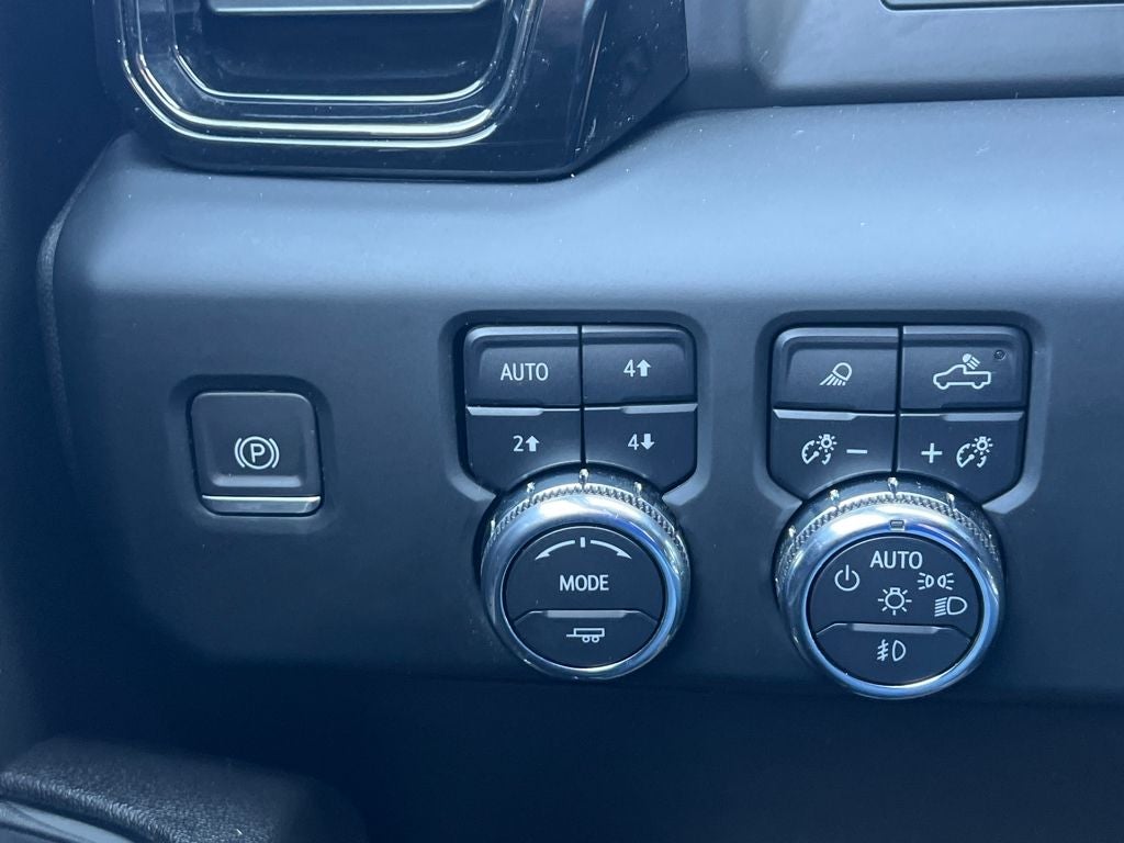 2023 GMC Sierra AT4