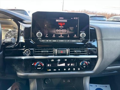 2024 Nissan Pathfinder SV