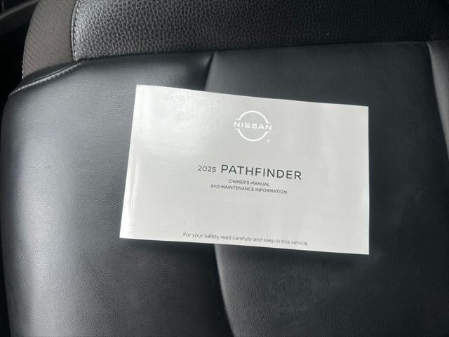 2025 Nissan Pathfinder SL
