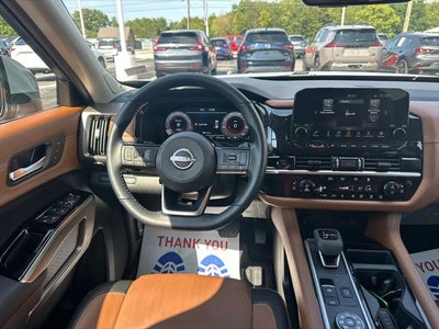 2025 Nissan Pathfinder Platinum