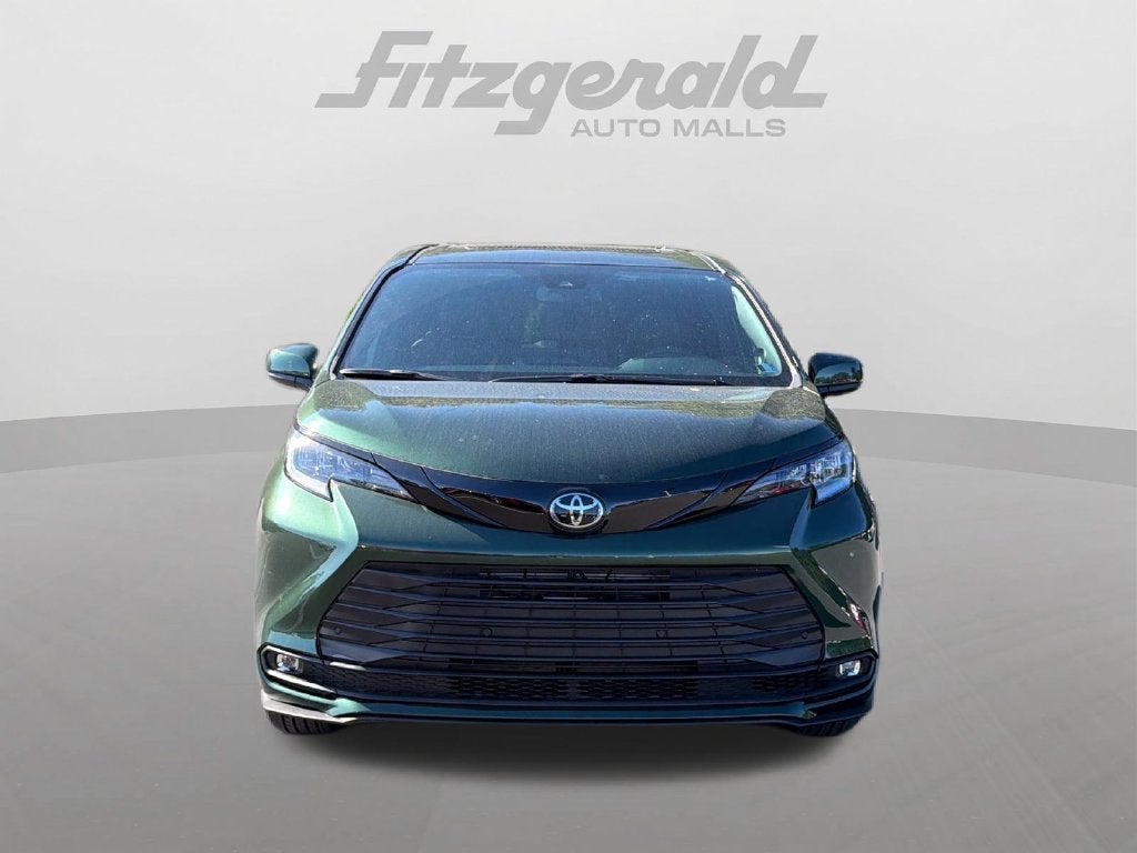 2026 Toyota Sienna Woodland Edition 7 Passenger