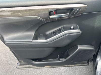 2021 Toyota Highlander Hybrid Platinum