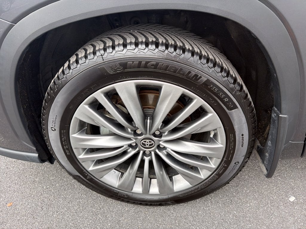 2021 Toyota Highlander Hybrid Platinum