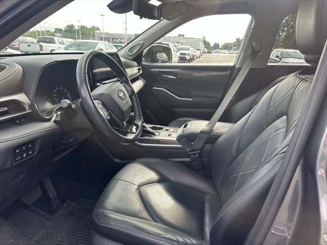2021 Toyota Highlander Hybrid Platinum