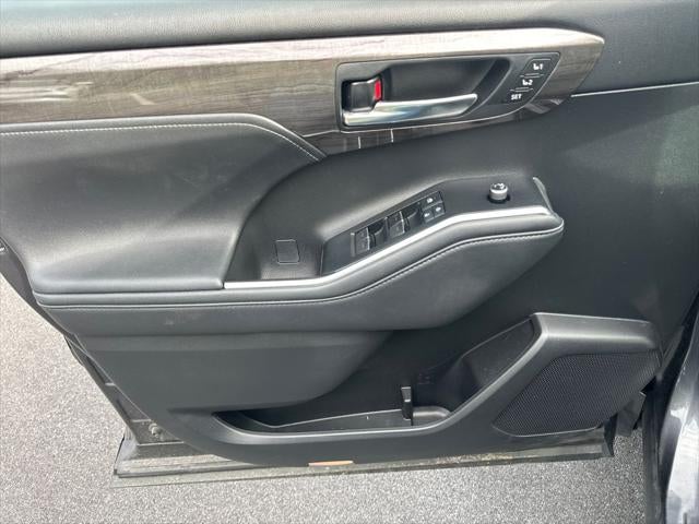 2021 Toyota Highlander Hybrid Platinum