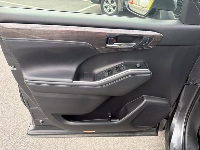 2021 Toyota Highlander Hybrid Platinum