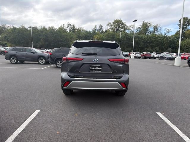 2021 Toyota Highlander Hybrid Platinum