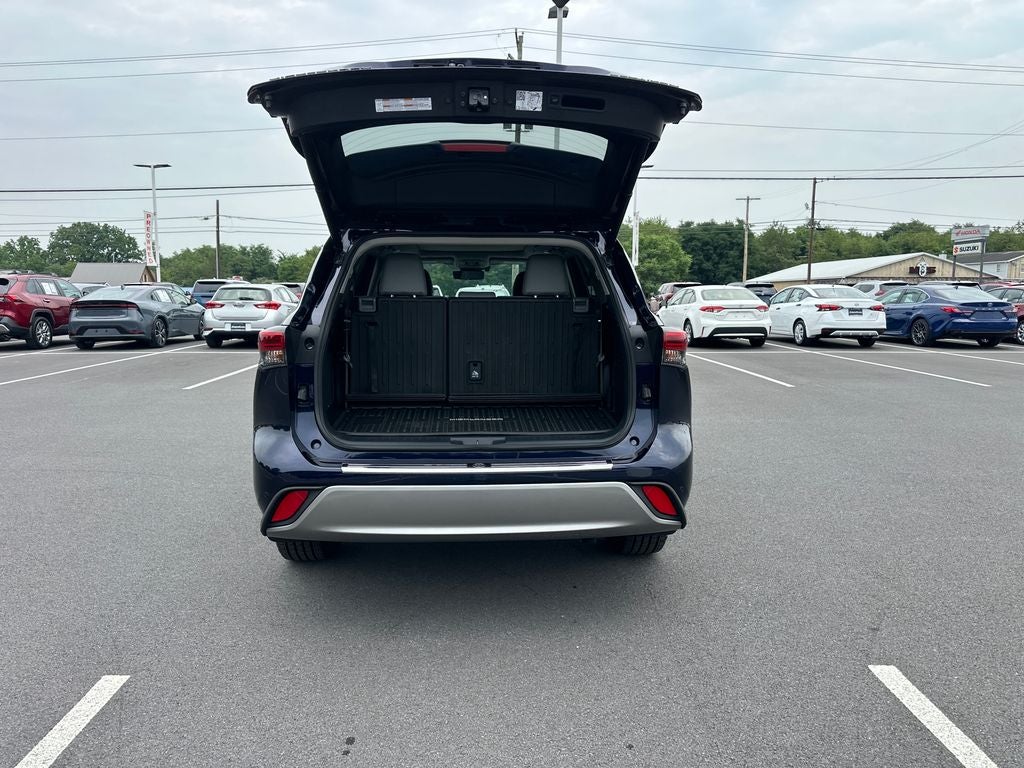 2023 Toyota Highlander Hybrid Platinum