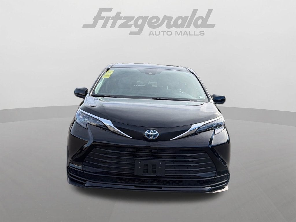 2025 Toyota Sienna LE 8 Passenger