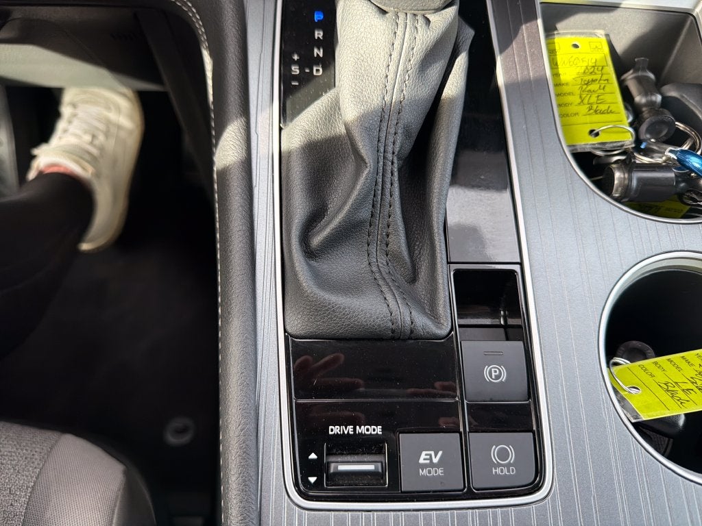 2025 Toyota Sienna LE 8 Passenger
