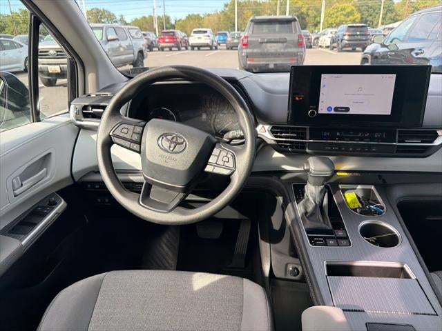 2025 Toyota Sienna LE 8 Passenger