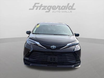 2025 Toyota Sienna LE 8 Passenger