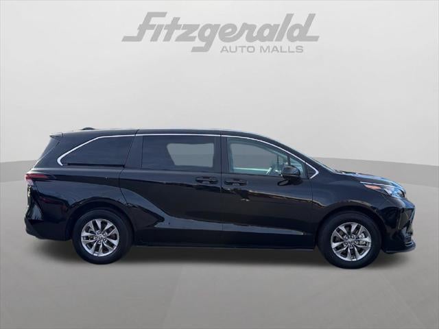 2025 Toyota Sienna LE 8 Passenger