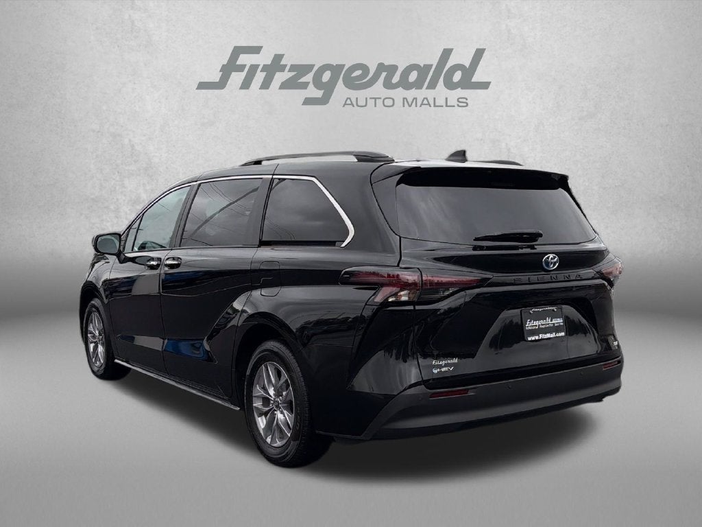 2025 Toyota Sienna XLE 8 Passenger