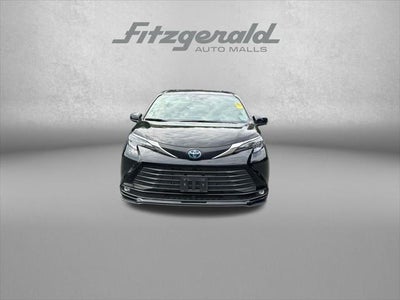 2025 Toyota Sienna XLE 8 Passenger