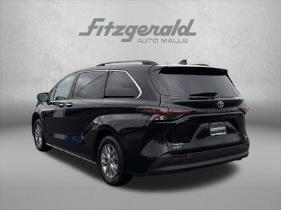 2025 Toyota Sienna XLE 8 Passenger