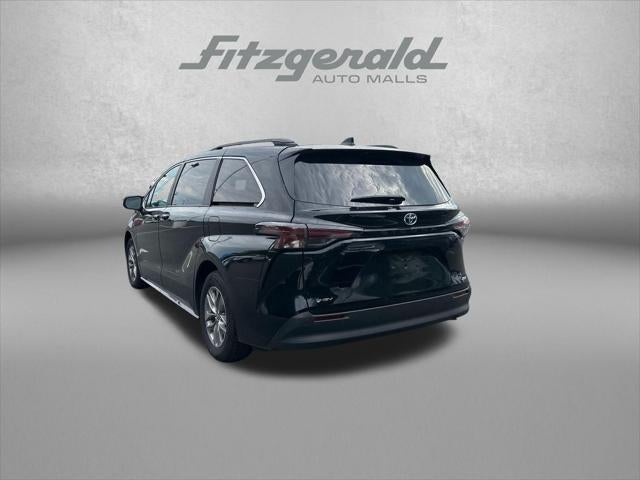 2025 Toyota Sienna XLE 8 Passenger