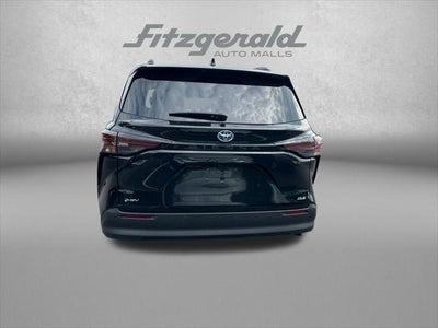 2025 Toyota Sienna XLE 8 Passenger