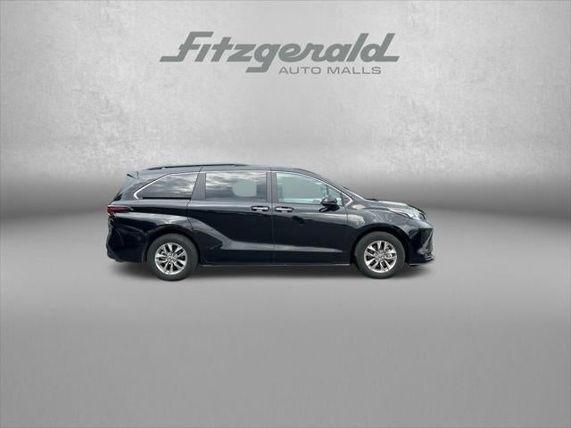 2025 Toyota Sienna XLE 8 Passenger