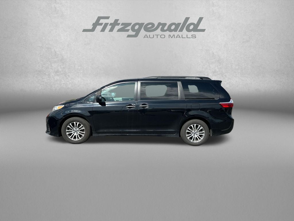 2018 Toyota SIENNA XLE 3.5L XLE 8 Passenger