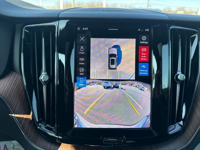 2024 Volvo XC60 B5 Plus Dark Theme