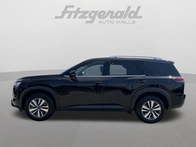 2025 Nissan Pathfinder SL