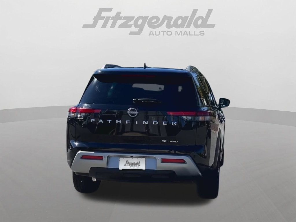 2025 Nissan Pathfinder SL