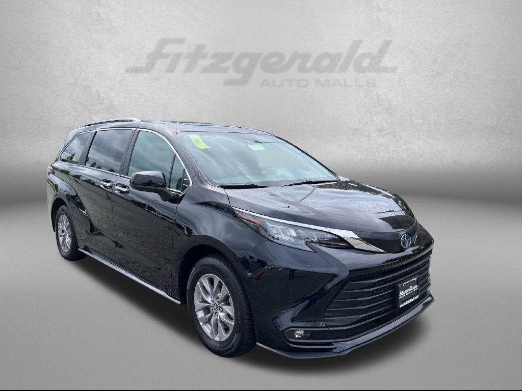 2025 Toyota Sienna XLE 8 Passenger