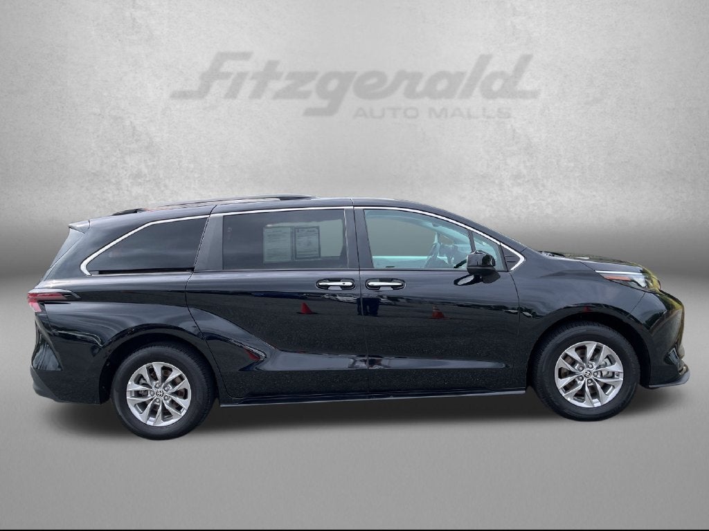 2025 Toyota Sienna XLE 8 Passenger